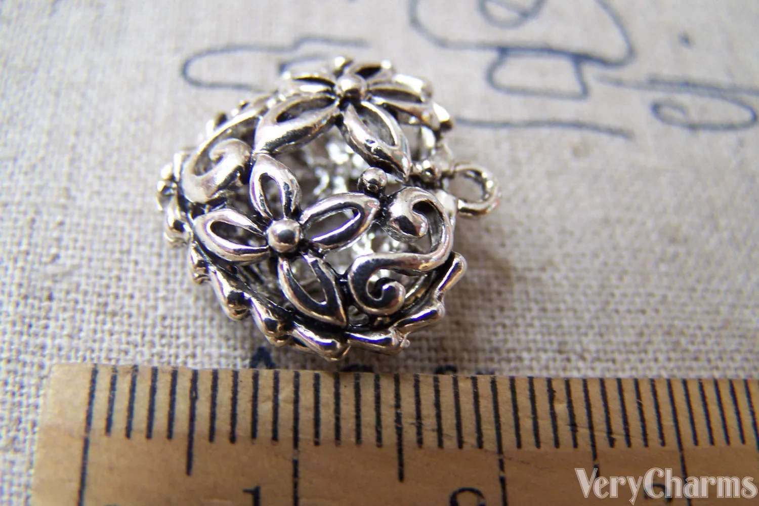 10 pcs of Antique Silver 3D Filigree Flower Heart Pendants 18x20mm A910