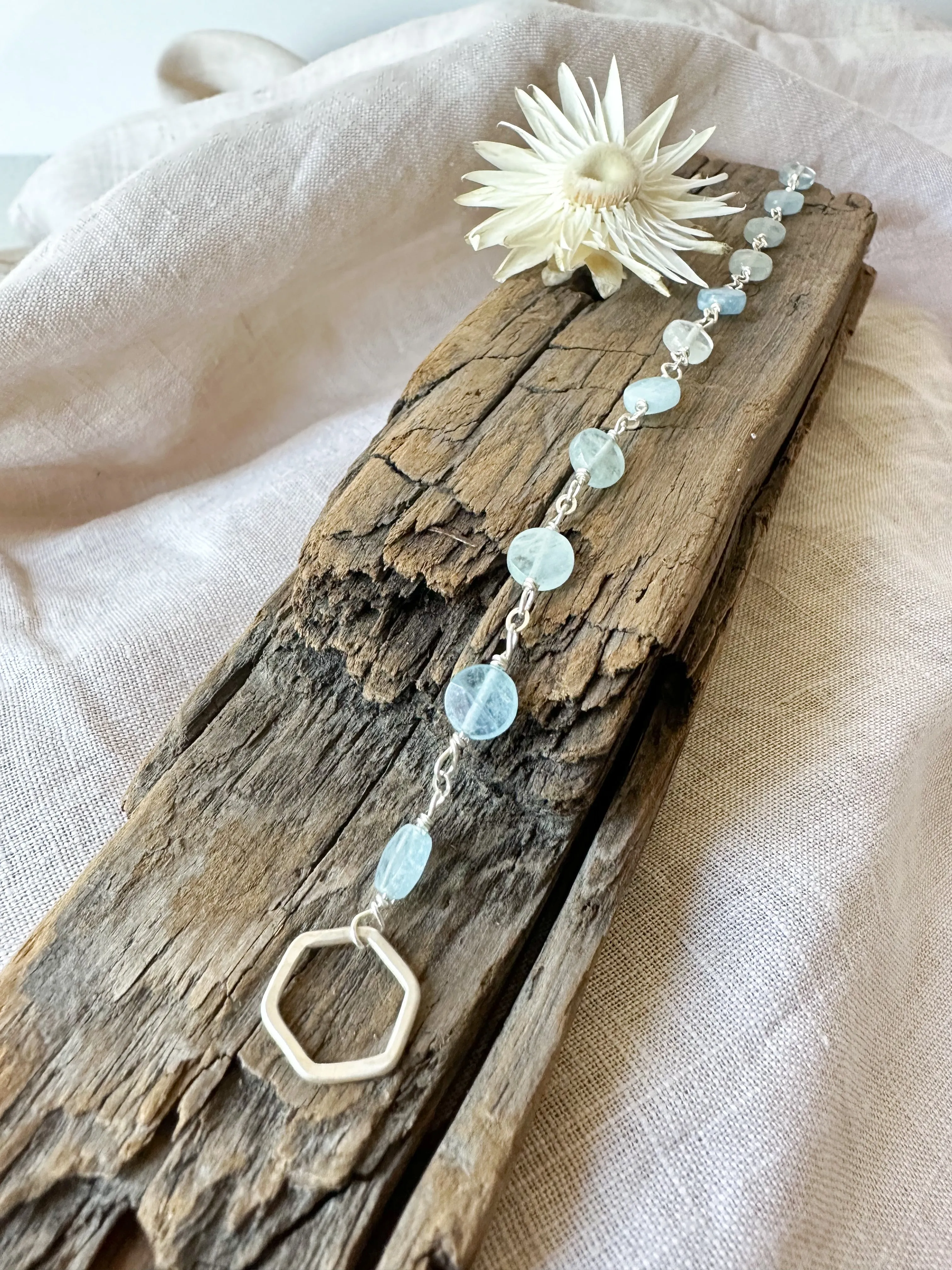 B2315 - forged link with coin shaped faceted aquamarine bracelet