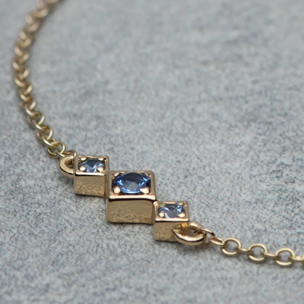 Balance Bracelet - Blue sapphires