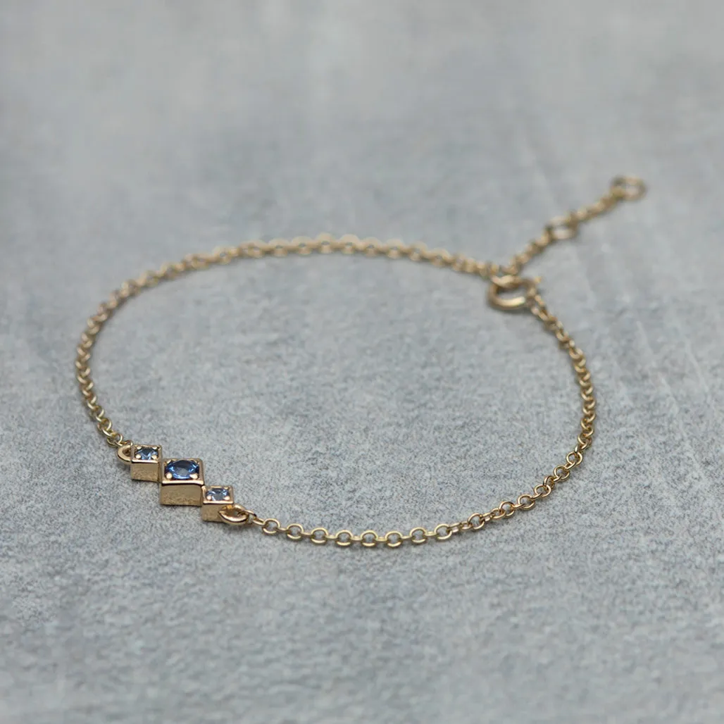 Balance Bracelet - Blue sapphires