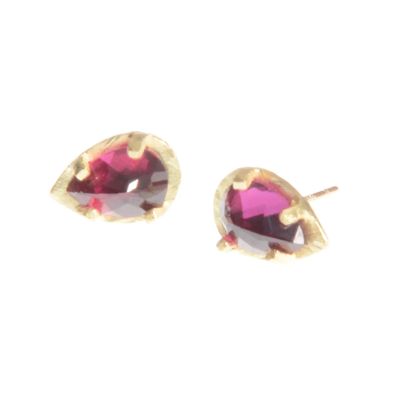 Carved 7x5mm Teardrop Prong Set Earrings 18k
