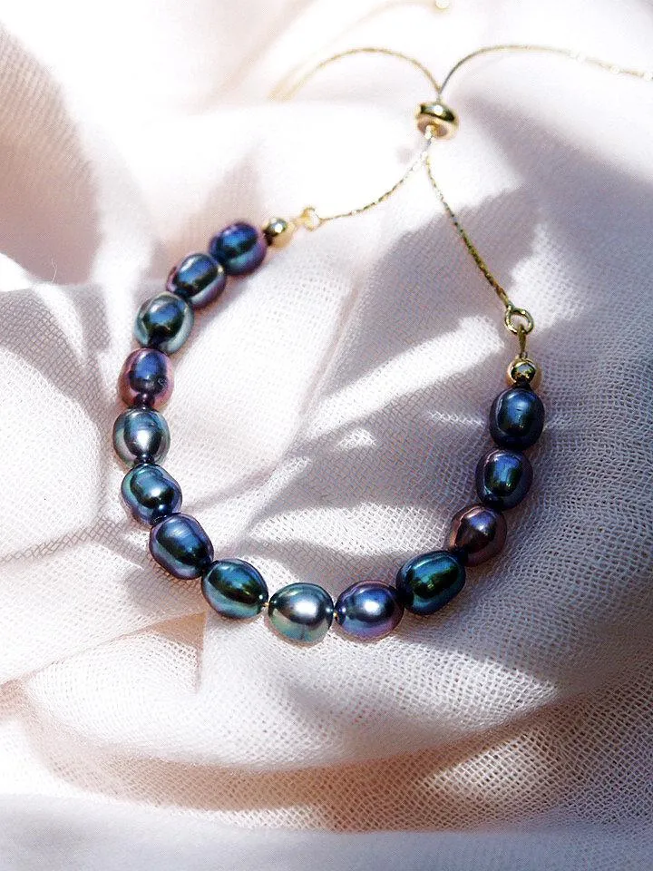 Peacock Pearl Bracelet with Adjustable Gold Chain - Keilani