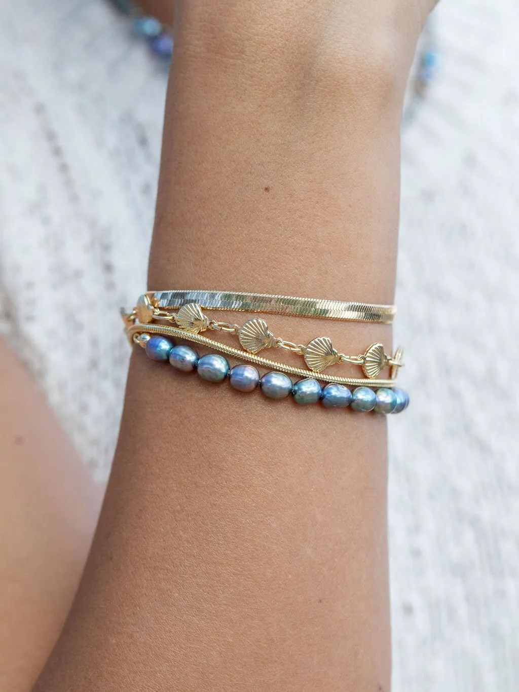Peacock Pearl Bracelet with Adjustable Gold Chain - Keilani