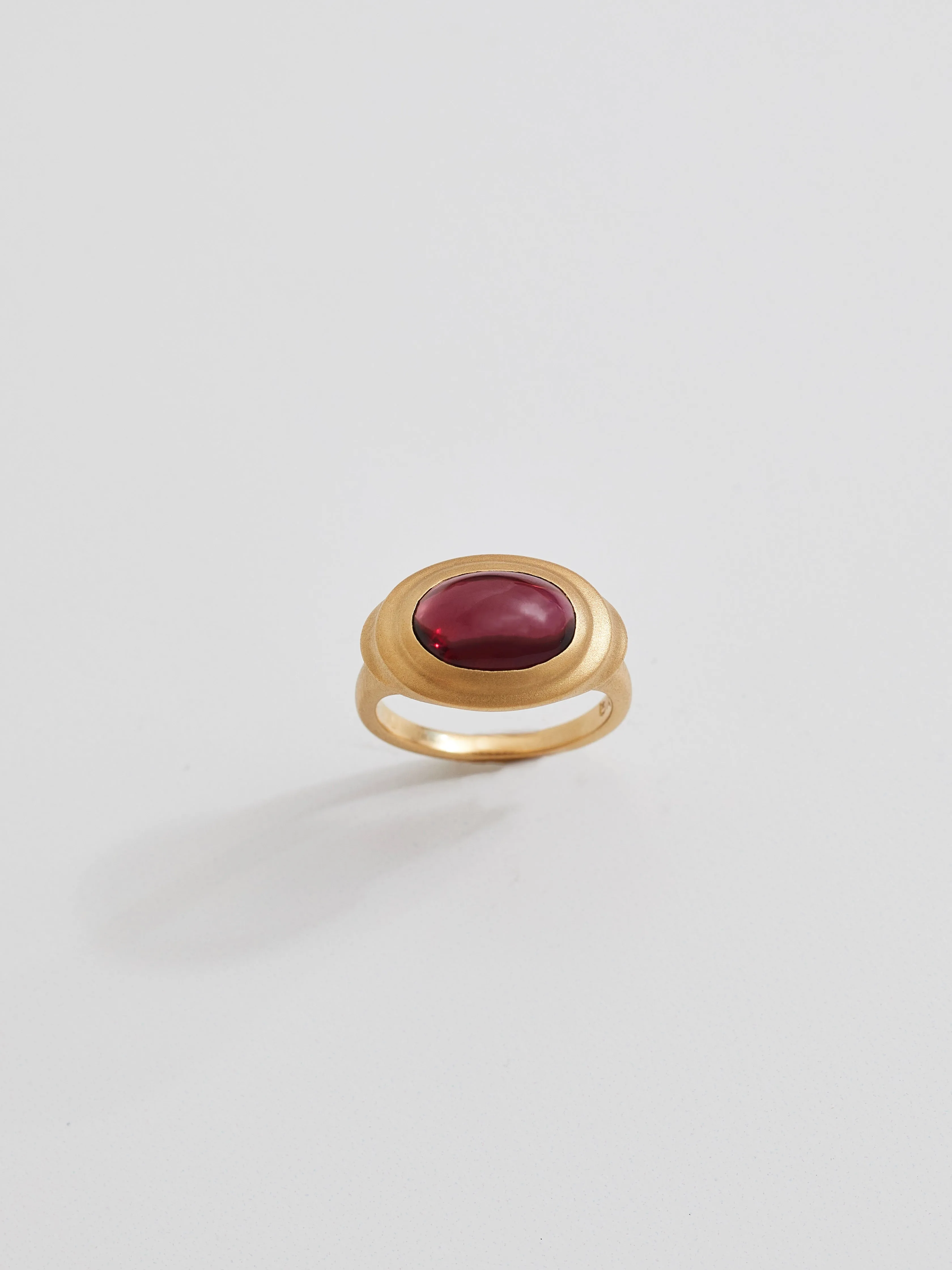 Rhodolite Màre Ring in 18k Royal Gold, Size 8