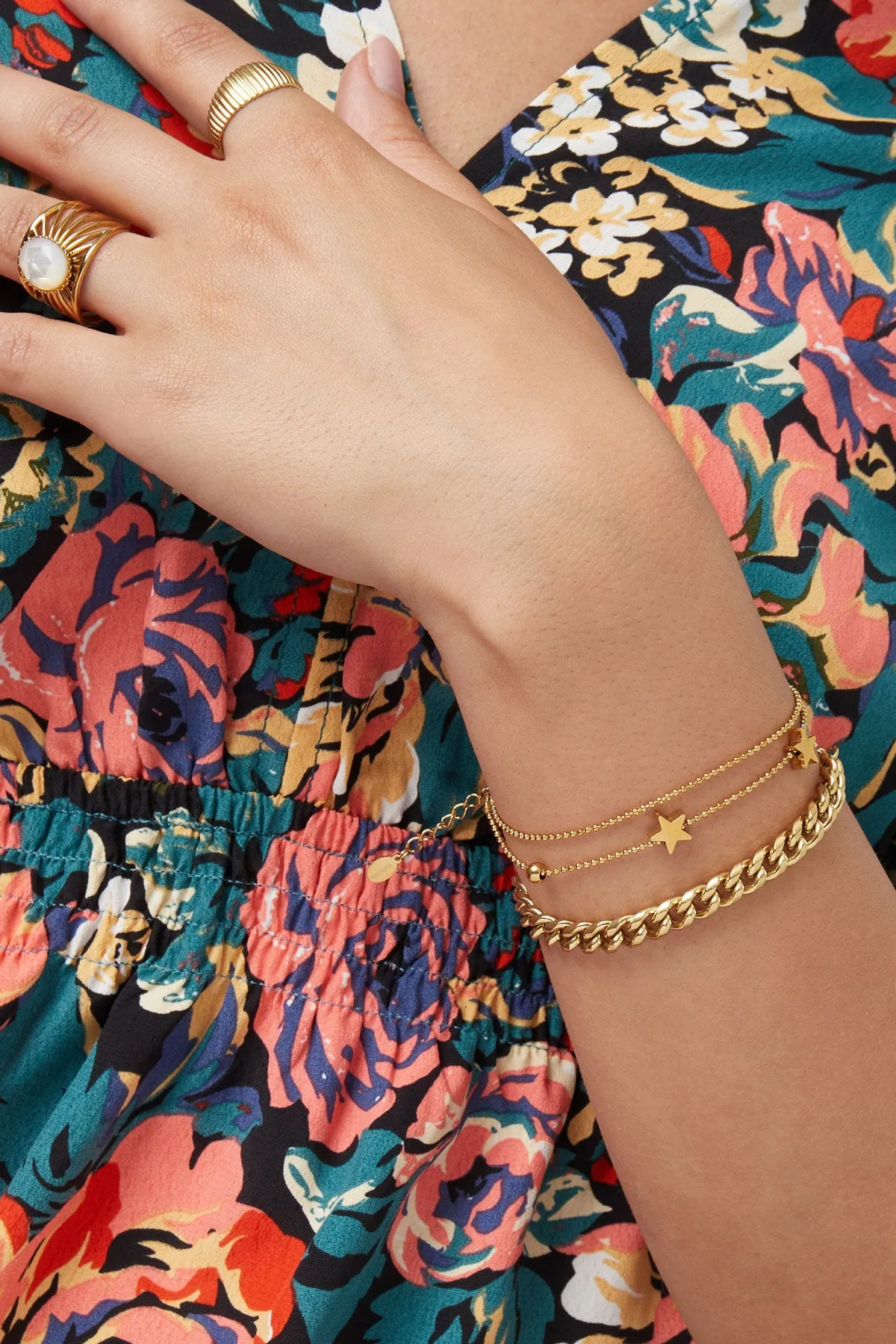 The Edit - Double Star Bracelet in Gold