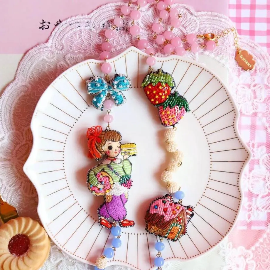 TM - MUS3326 Macaroon Girl Long Necklace