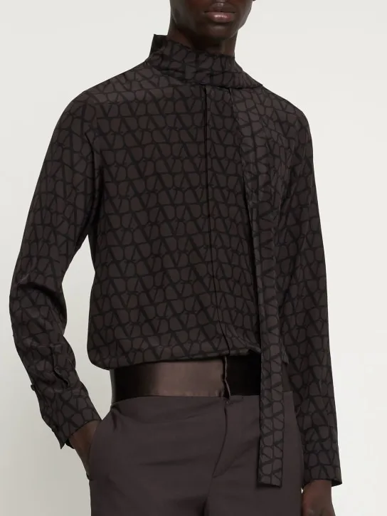 Valentino   Toile iconographe silk crepe shirt 